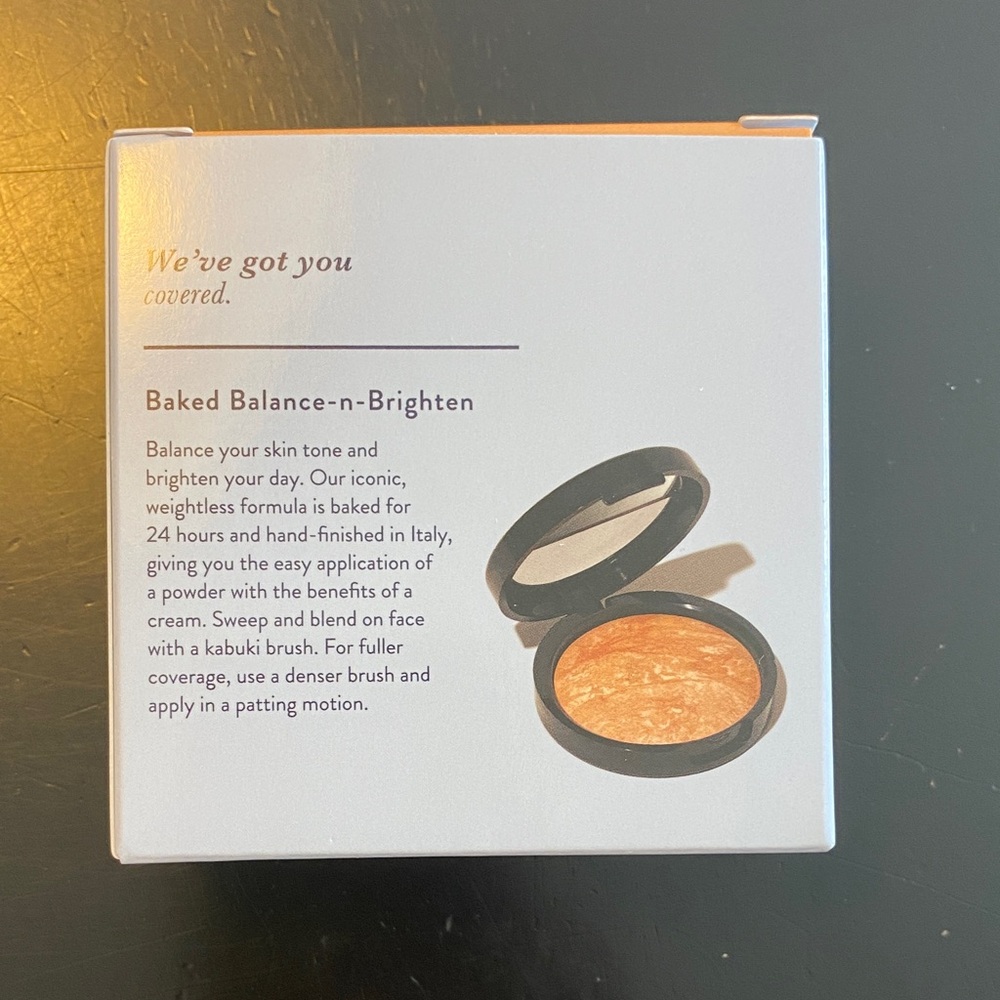 Laura Geller Baked Balance-N-Brighten Foundation - Light - Picture 2 of 5
